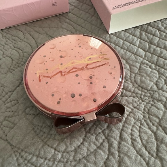 MAC Shadows - Picture 4 of 7